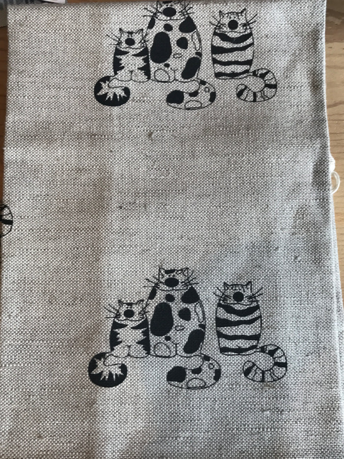 Teatowel Natural Linen/Cotton with Cat Family  Teatowel - PasParTou